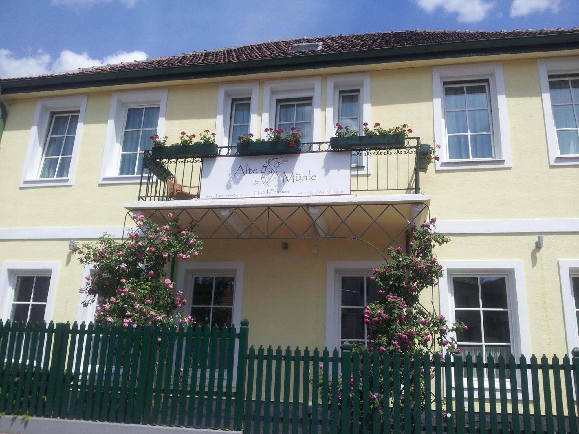 Hotel Pension Alte Muehle Klosterneuburg Bagian luar foto