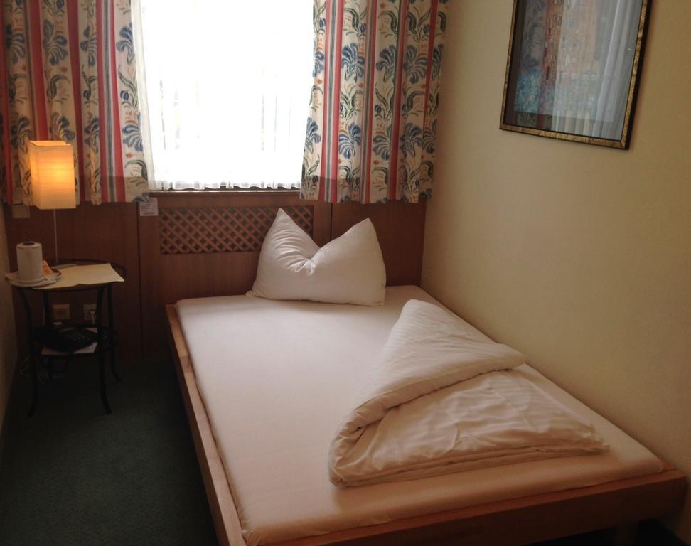Hotel Pension Alte Muehle Klosterneuburg Ruang foto